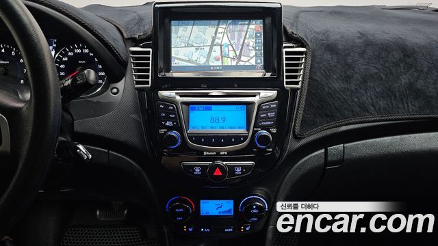 Hyundai Accent 2012 — photo 14