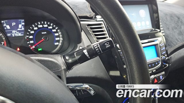 Hyundai Accent 2012 — photo 17