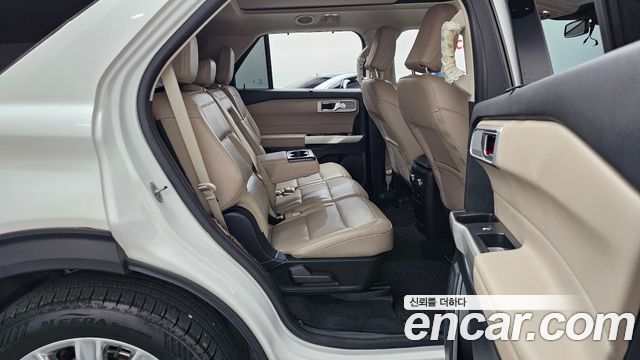 Ford Explorer 2021 — photo 17