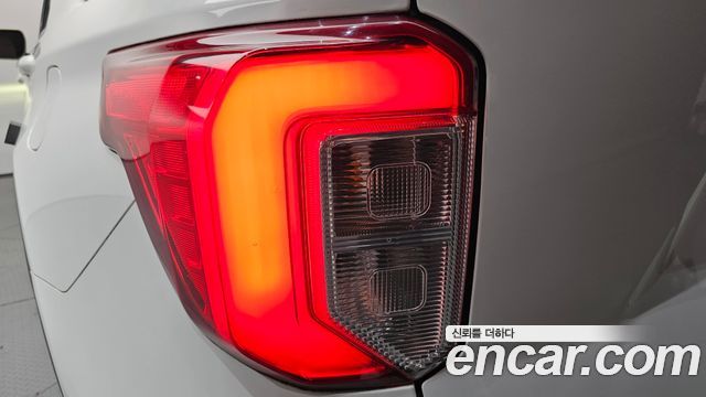 Ford Explorer 2021 — photo 9