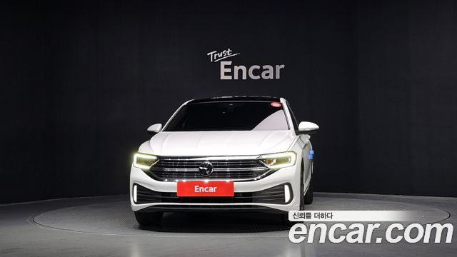 Volkswagen Jetta 2023 — photo 3