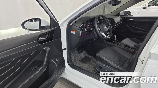 Volkswagen Jetta 2023 — photo 13