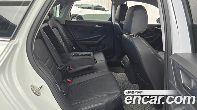 Volkswagen Jetta 2023 — photo 17