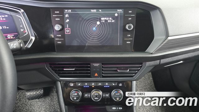 Volkswagen Jetta 2023 — photo 19