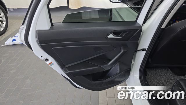 Volkswagen Jetta 2023 — photo 15