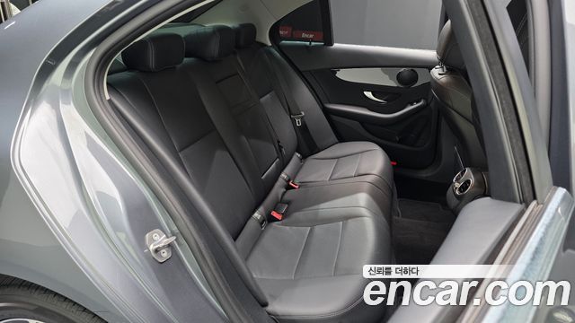 Mercedes-Benz C-Class 2019 — photo 17