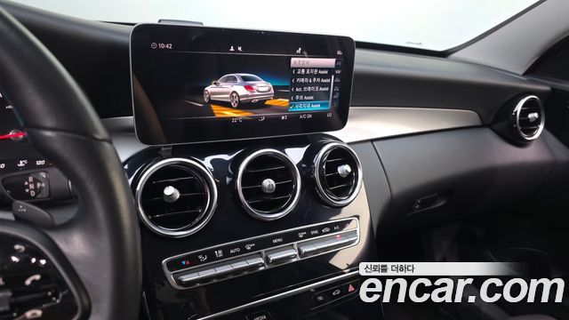 Mercedes-Benz C-Class 2019 — photo 22