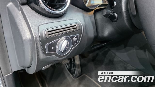 Mercedes-Benz C-Class 2019 — photo 24