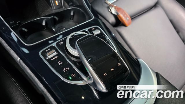 Mercedes-Benz C-Class 2019 — photo 26