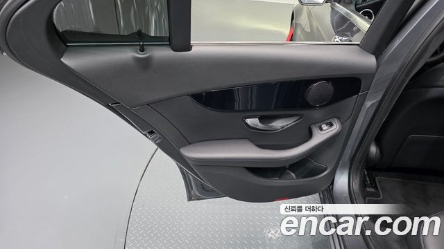 Mercedes-Benz C-Class 2019 — photo 15