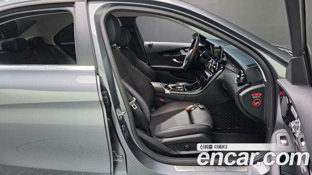 Mercedes-Benz C-Class 2019 — photo 16