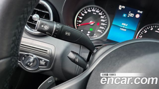 Mercedes-Benz C-Class 2019 — photo 27