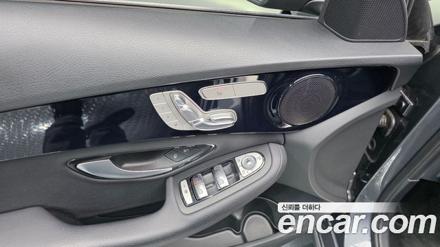 Mercedes-Benz C-Class 2019 — photo 28