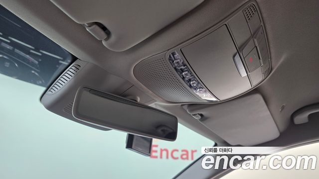 Mercedes-Benz C-Class 2019 — photo 29