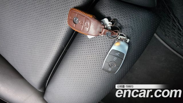 Mercedes-Benz C-Class 2019 — photo 30