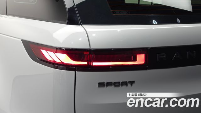 Land Rover Range Rover Sport 2025 — photo 9