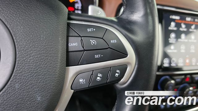 Jeep Cherokee 2021 — photo 28