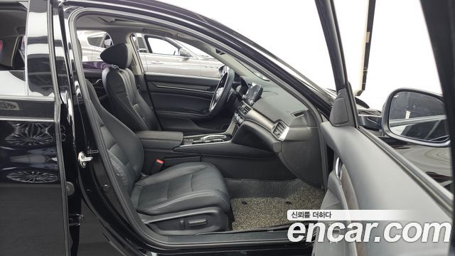 Honda Accord 2018 — photo 11