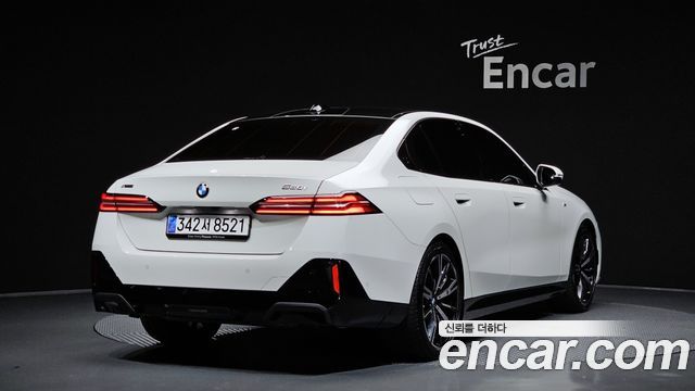 BMW 5-Series 2025 — photo 2