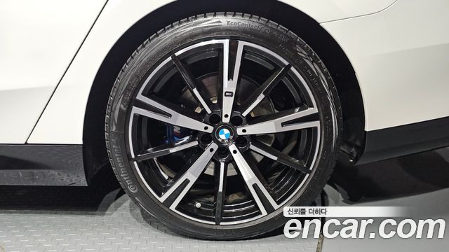 BMW 5-Series 2025 — photo 7