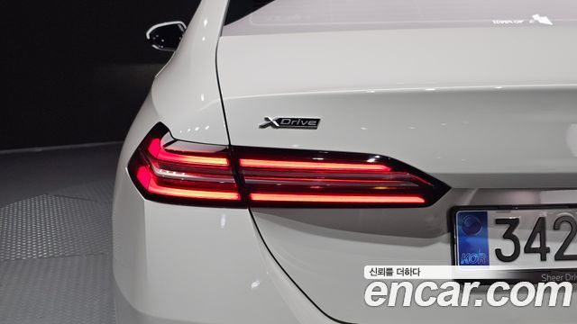 BMW 5-Series 2025 — photo 9