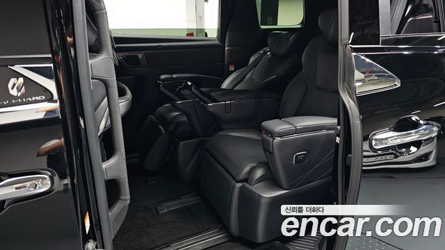 Toyota Alphard 2024 — photo 17