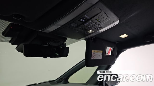 Toyota Alphard 2024 — photo 31