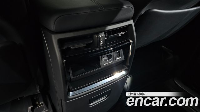 Toyota Alphard 2024 — photo 35