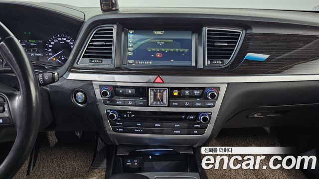 Genesis G80 2017 — photo 16