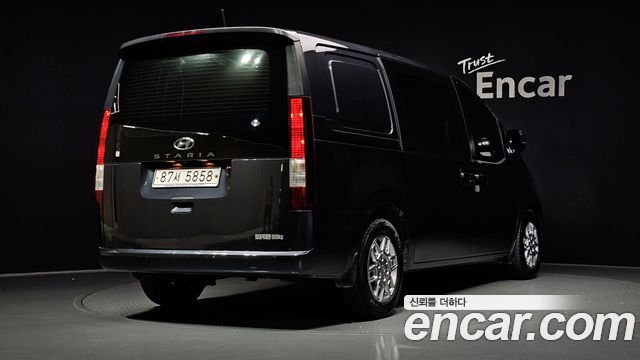 Hyundai Staria 2022 — photo 2