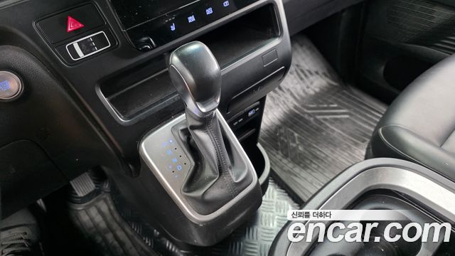 Hyundai Staria 2022 — photo 9