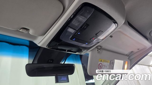 Hyundai Staria 2022 — photo 16