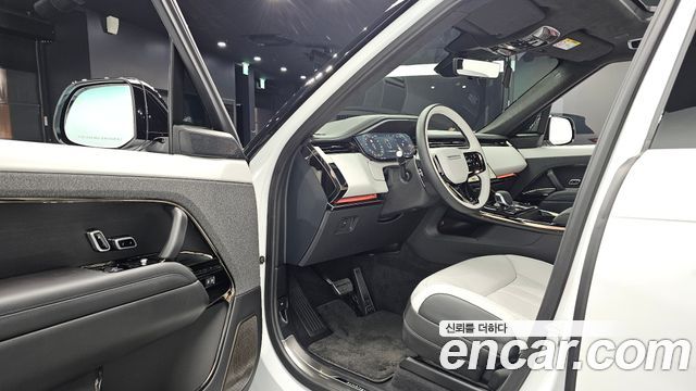 Land Rover Range Rover Sport 2025 — photo 13