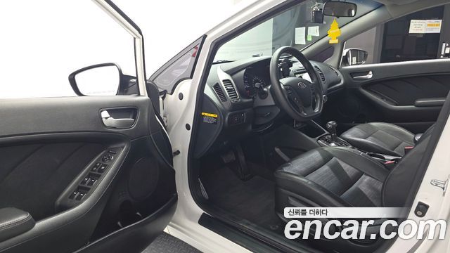 Kia K3 2016 — photo 10