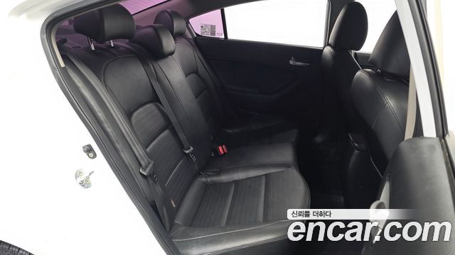 Kia K3 2016 — photo 11