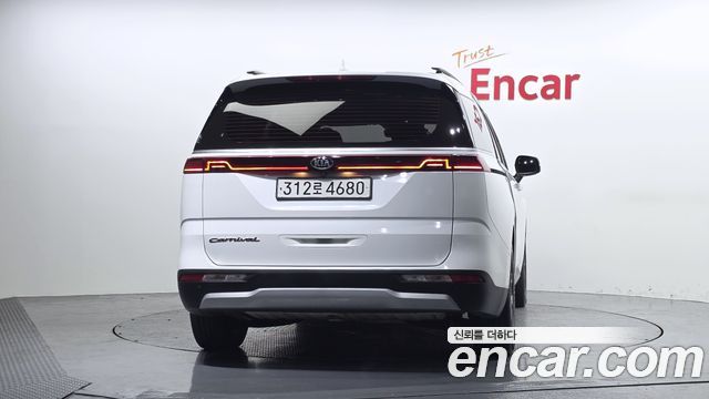 Kia Canival 2021 — photo 4