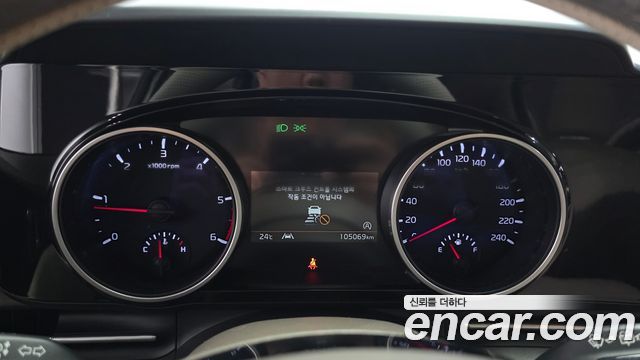 Kia Canival 2021 — photo 11