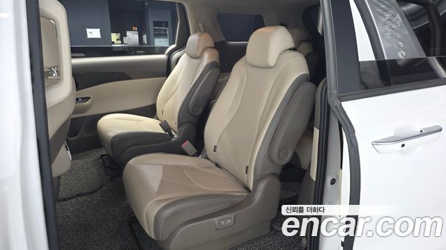 Kia Canival 2021 — photo 18