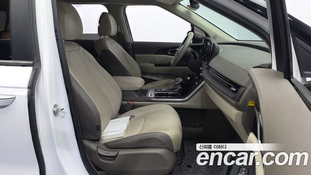 Kia Canival 2021 — photo 16