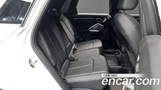 Audi Q3 2020 — photo 11