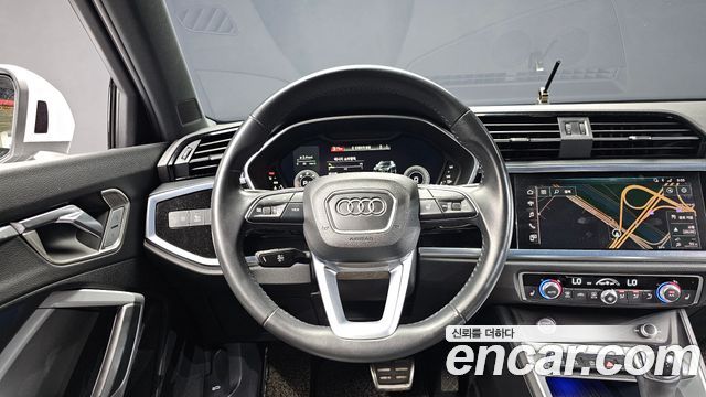 Audi Q3 2020 — photo 12