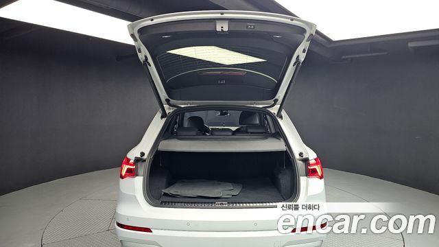 Audi Q3 2020 — photo 20