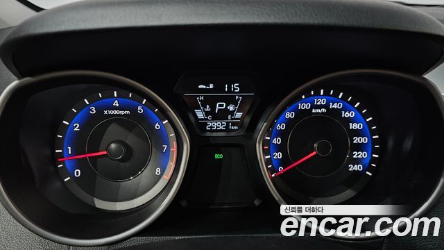 Hyundai AVANTE 2015 — photo 11