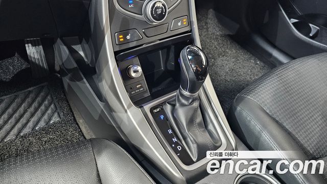 Hyundai AVANTE 2015 — photo 12