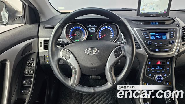 Hyundai AVANTE 2015 — photo 18