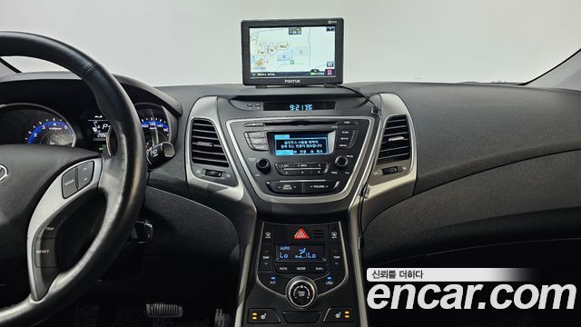Hyundai AVANTE 2015 — photo 19