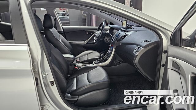 Hyundai AVANTE 2015 — photo 16