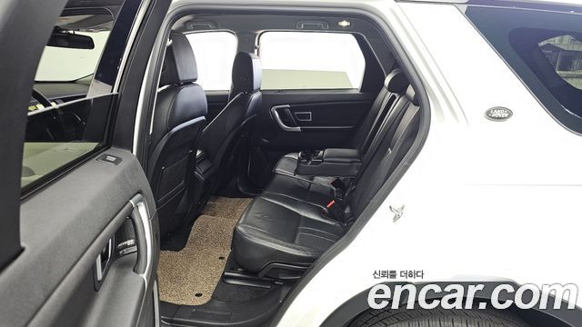 Land Rover Discovery Sport 2018 — photo 12