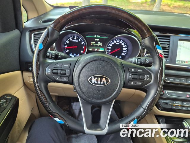 Kia Canival 2019 — photo 8