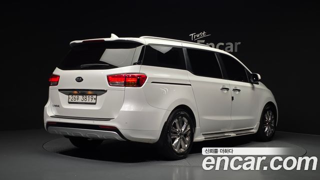 Kia Canival 2015 — photo 2